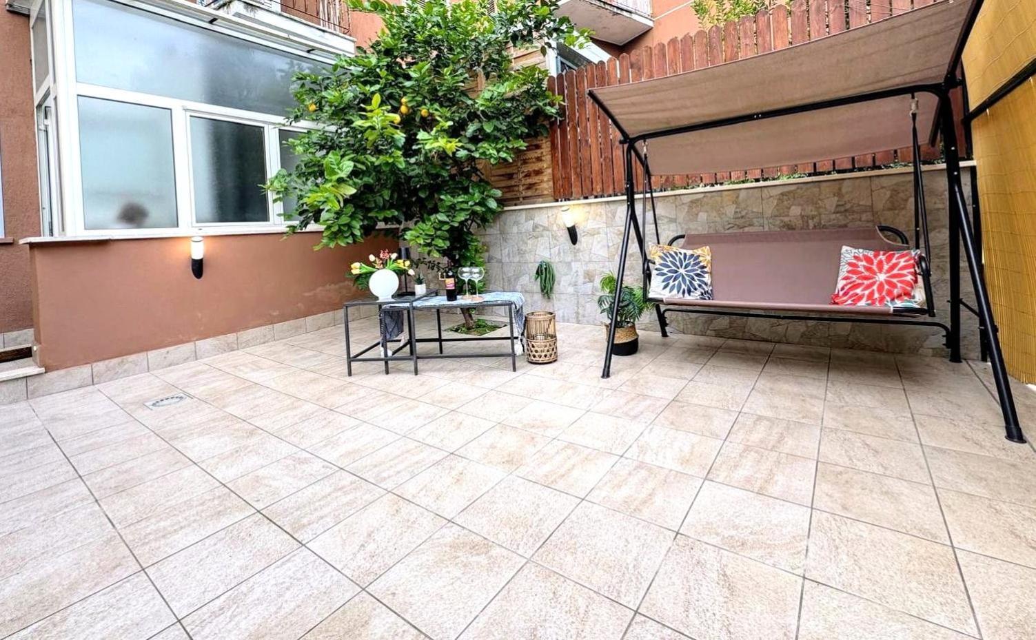 Lejlighed Agli Acquedotti, Con Giardino Privato